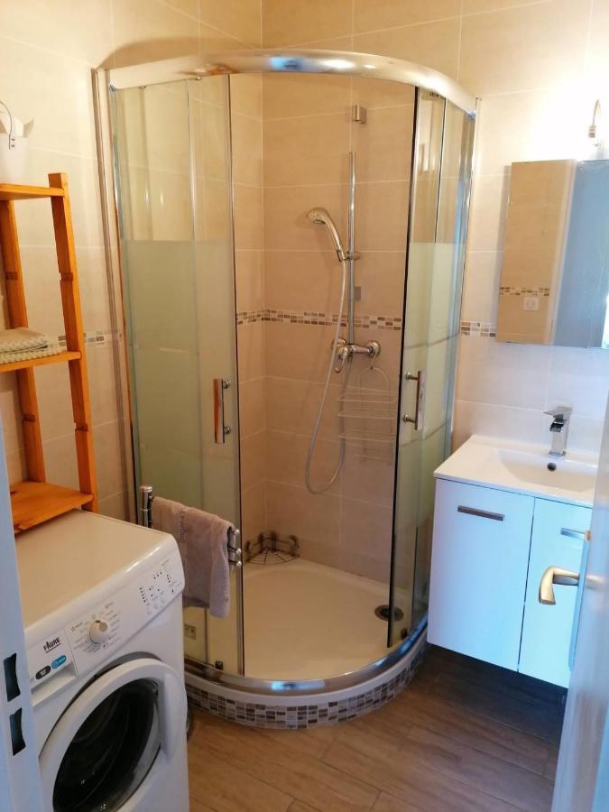 40M With Terrace In A Residence With Pool 勒格罗-迪鲁瓦 外观 照片